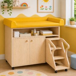 arredo-per-asili-fasciatoio-con-scaletta-materassino-giallo-1