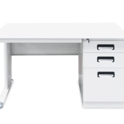 Scrivania da ufficio con cassettiera e chiusura di sicurezza