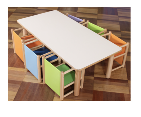 set tavolo e sei sedie pluriuso colorate per asilo nido