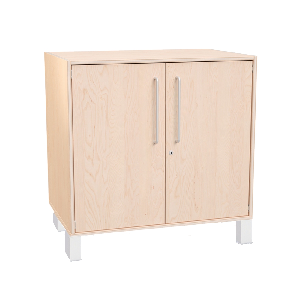 Il design essenziale mette in risalto la naturale bellezza del legno, con venature visibili e una superficie piacevolmente strutturata, che conferiscono al mobile un aspetto caldo e autentico.