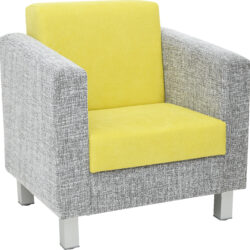 Poltrona relax gambe quadrate dal design elegante e confortevole è realizzata con una solida struttura in legno per garantire resistenza e durabilità nel tempo.