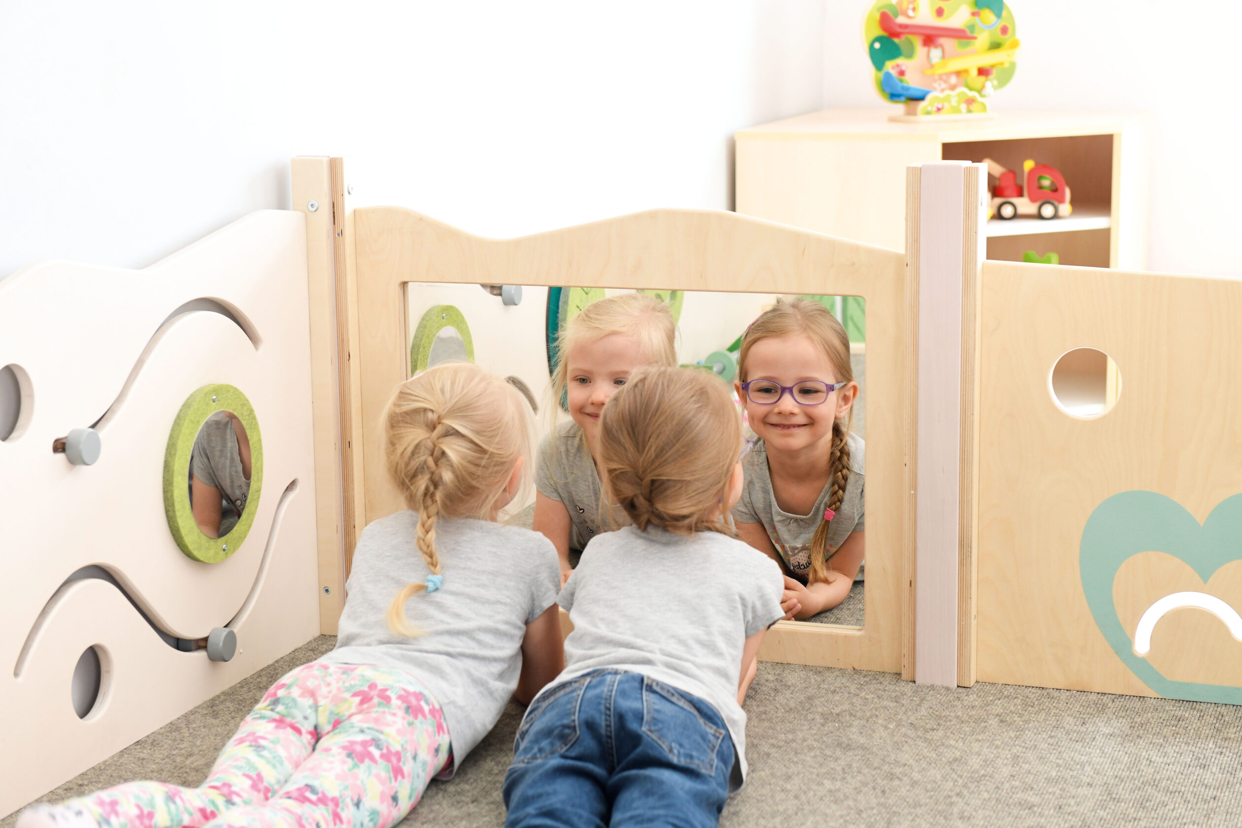 Favorisce la socializzazione e lo sviluppo delle capacità motorie e cognitive dei bambini.