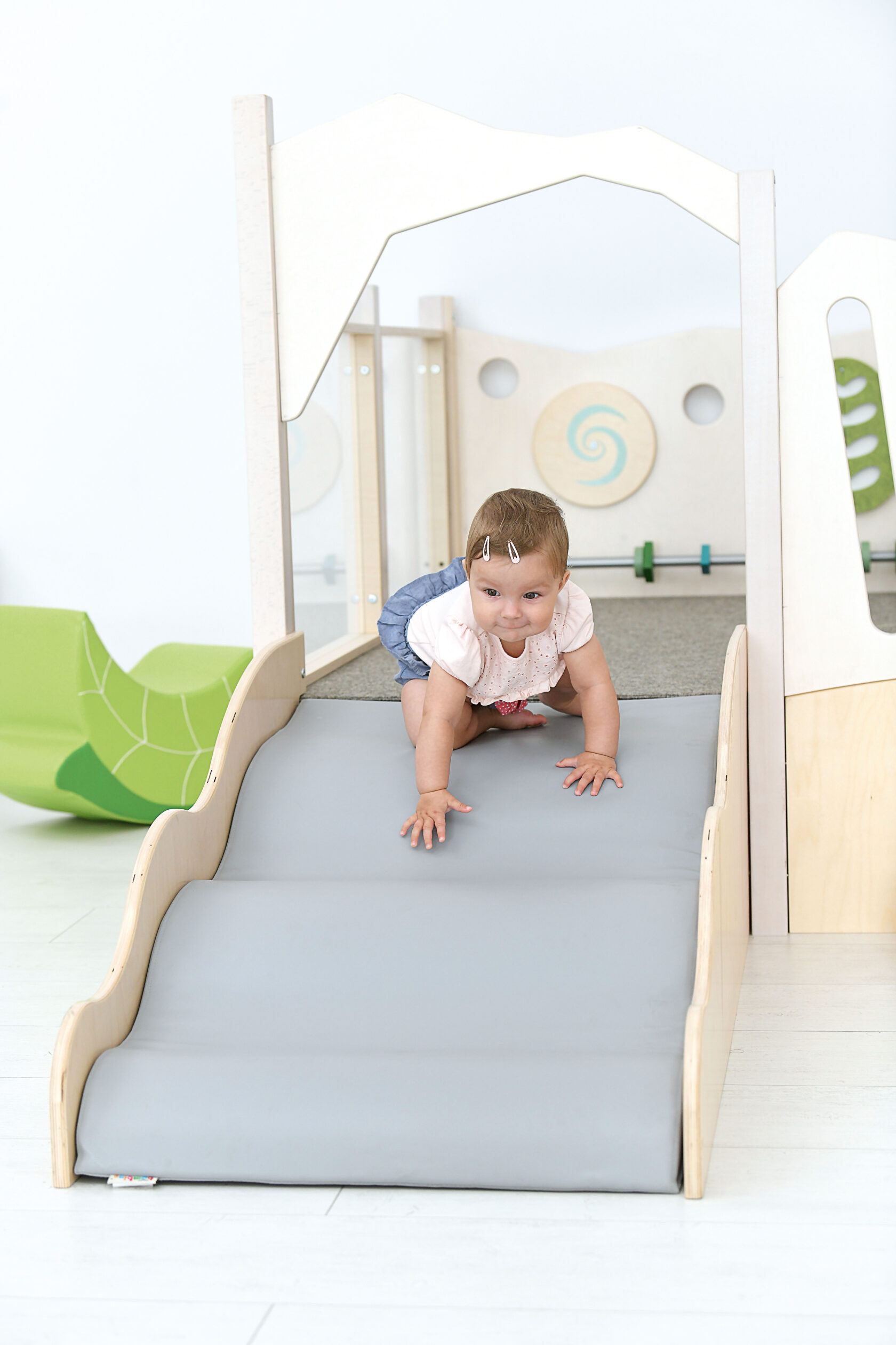 Favorisce la socializzazione e lo sviluppo delle capacità motorie e cognitive dei bambini.