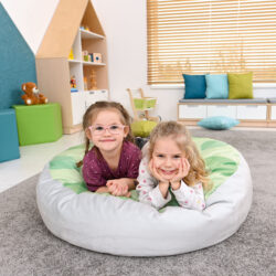 Il Cuscino Flora rotondo relax è la scelta perfetta per aggiungere comfort e stile a qualsiasi ambiente.