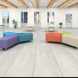 Il Pouf stella comfort è un sedile imbottito che unisce comfort, design accattivante e robustezza. 