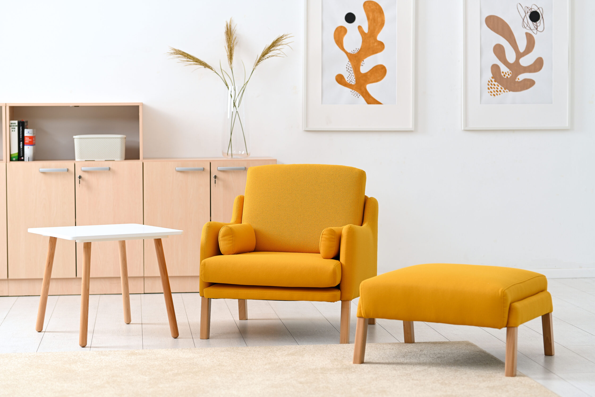 La poltrona Alan combina il fascino del design retrò con la praticità contemporanea, in quanto offre soluzioni d’arredo eleganti e funzionali.