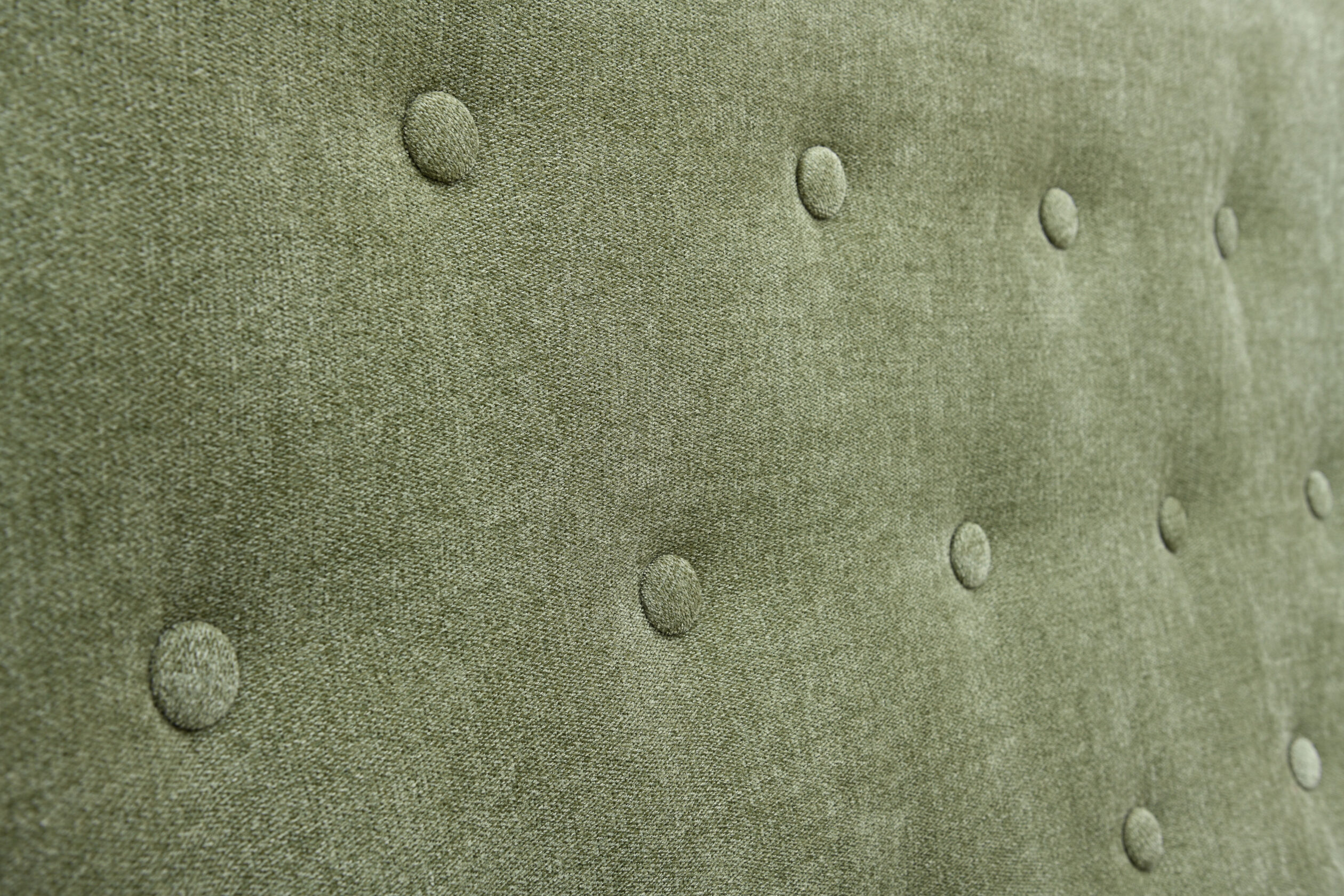 La Poltrona Gin è la sintesi perfetta di eleganza, funzionalità e comfort, pensata per chi desidera arredare con stile senza rinunciare alla praticità.