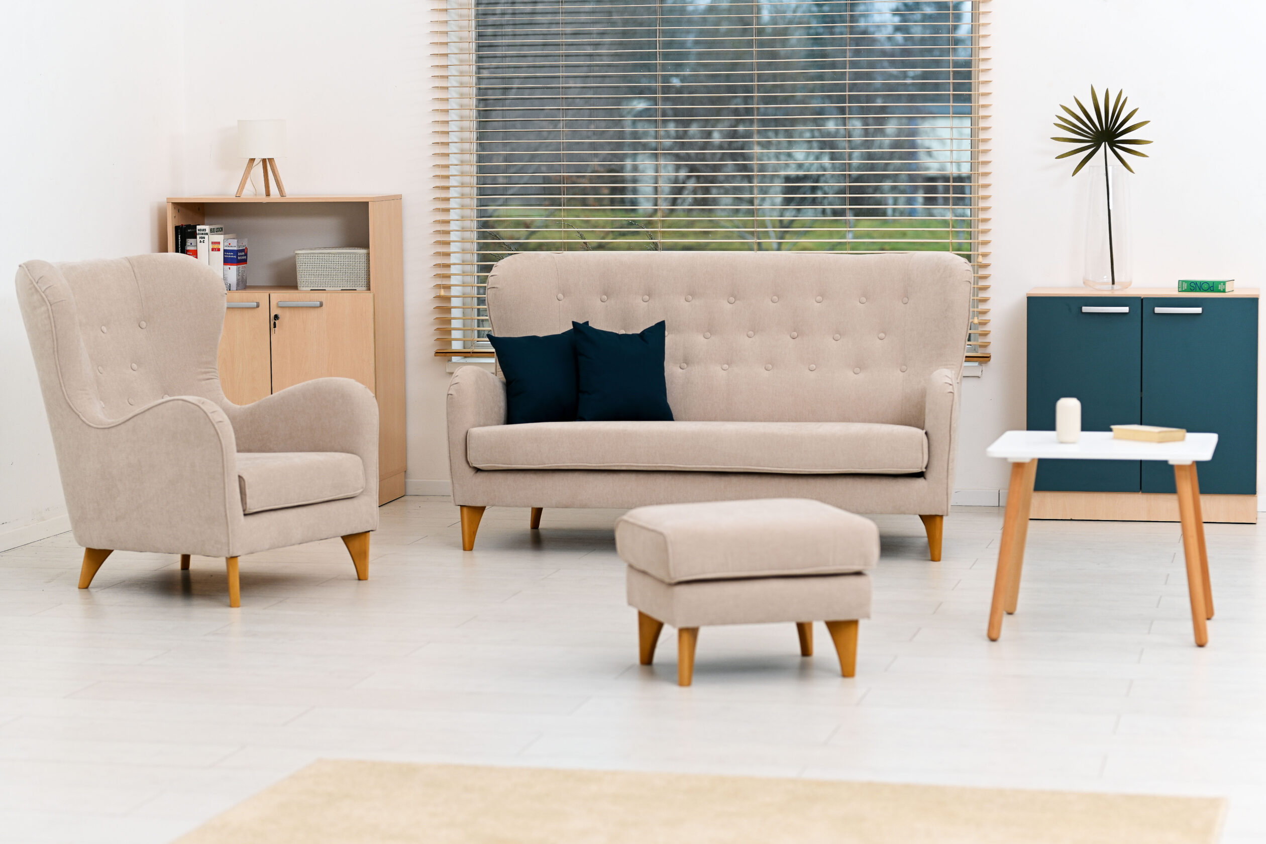 La Poltrona Gin è la sintesi perfetta di eleganza, funzionalità e comfort, pensata per chi desidera arredare con stile senza rinunciare alla praticità.