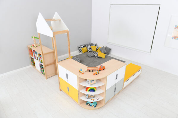 Il set porta magica è un set di mobili modulari realizzati in conglomerato ligneo nobilitato bianco (spessore 18 mm) con frontali in MDF laminato dello stesso spessore, progettati per offrire un'organizzazione ottimale degli spazi.