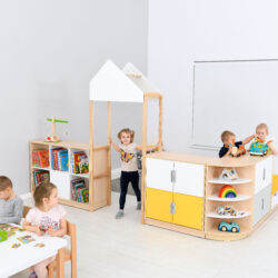 Il set porta magica è un set di mobili modulari realizzati in conglomerato ligneo nobilitato bianco (spessore 18 mm) con frontali in MDF laminato dello stesso spessore, progettati per offrire un'organizzazione ottimale degli spazi.