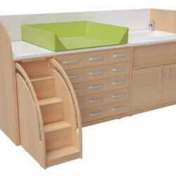 Il  set fasciatoio sx 90 è una soluzione completa e funzionale, ideale per garantire praticità, igiene e sicurezza negli ambienti dedicati alla cura del bambino.