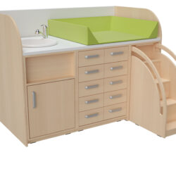Il Set fasciatoio XL lavabo è progettato per offrire funzionalità e comfort, ideale per ambienti dedicati alla cura del bambino.