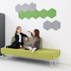 Il Divano Floe 3 posti rappresenta la scelta ideale per creare ambienti accoglienti, funzionali ed ergonomici.