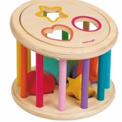 Il Cilindro Forme I Wood è un gioco educativo in legno pensato per accompagnare i più piccoli nelle prime scoperte legate a forme, colori e coordinazione.
