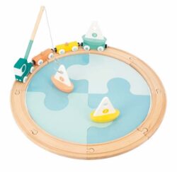 Il Circuito barche a vela è un gioco affascinante e ricco di avventure pensato per stimolare la creatività e la motricità dei più piccoli.