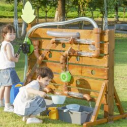 Il Muro d’Acqua - manualità e creatività è il punto focale ideale per piccoli scienziati, curiosi e amanti del gioco con l’acqua.