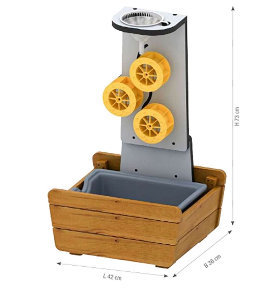 Sono realizzate in legno di pino impregnato a pressione, trattate con una doppia mano di smalto naturale a base di olio e cera, che le rende estremamente resistenti agli agenti atmosferici e durevole nel tempo.
