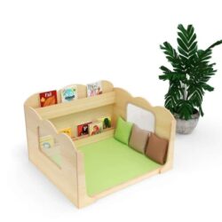 L'angolo della lettura è pensato per offrire ai bambini uno spazio tranquillo dove rilassarsi, leggere e sognare.