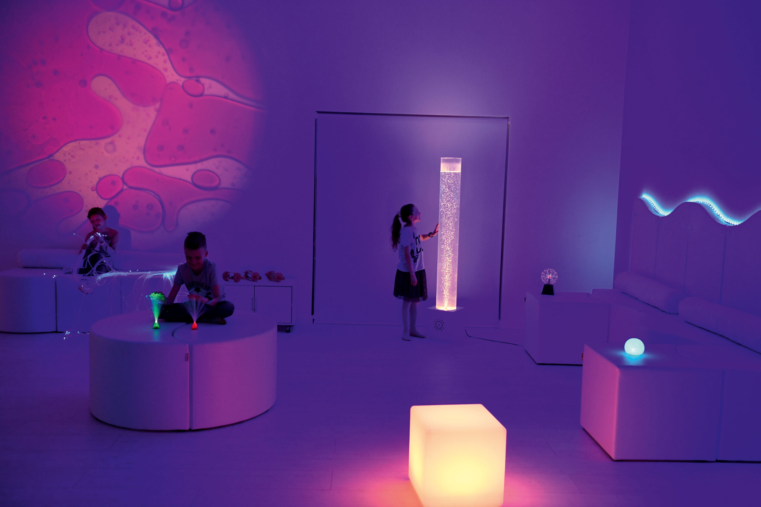 arredo-per-asili-foto-emotiva-1-Grande-cubo-luminoso-magico-MJ554003