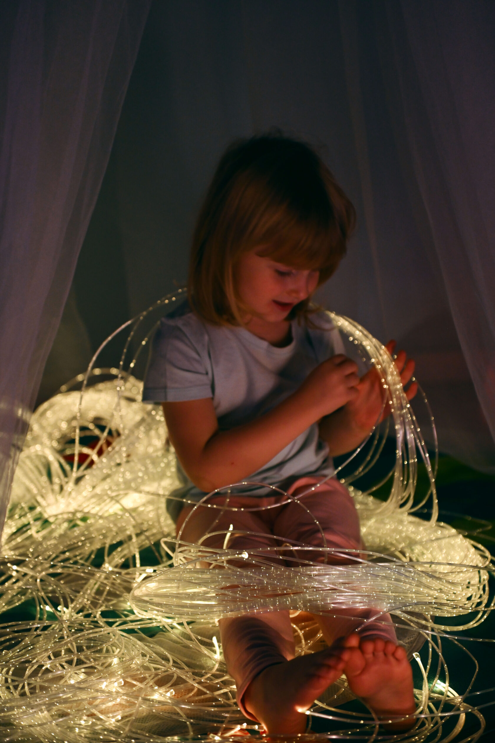 arredo-per-asili- 1-foto-emotiva-Luce-sensoriale-in-fibra-ottica-100-fibre-MJ566001