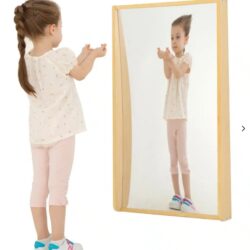 Rappresenta un vero strumento educativo per stimolare la percezione visiva, l’osservazione e la creatività.