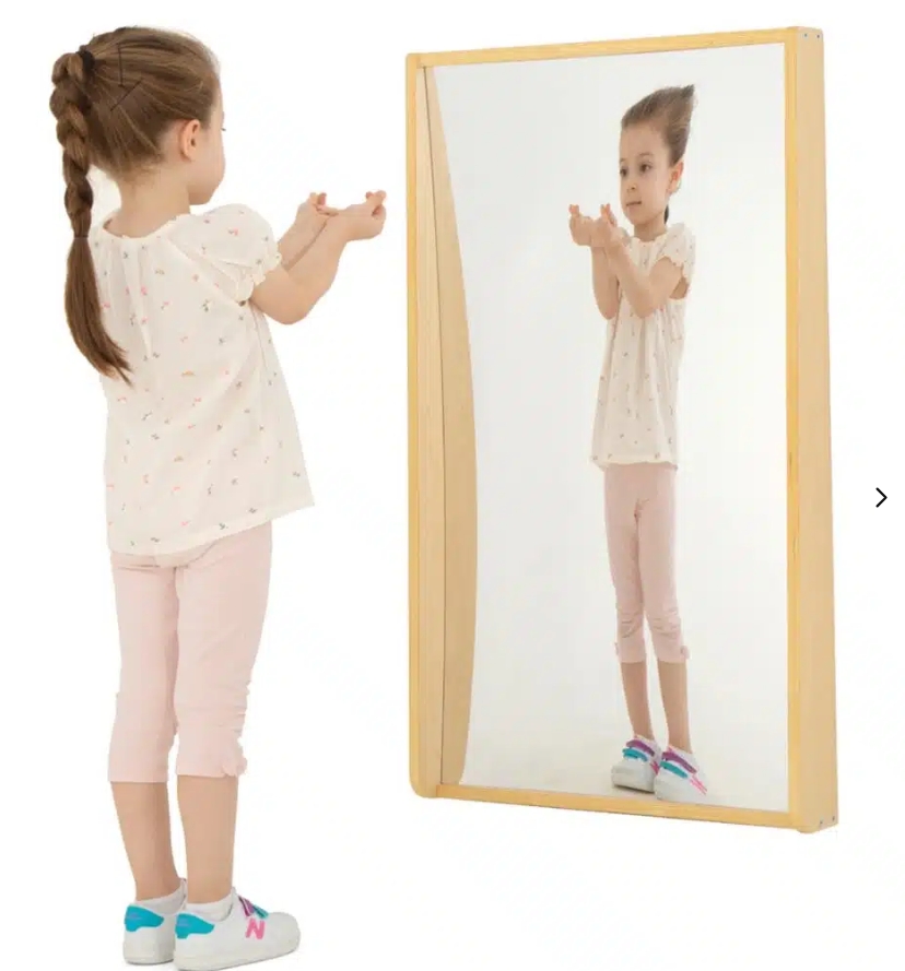 Rappresenta un vero strumento educativo per stimolare la percezione visiva, l’osservazione e la creatività.