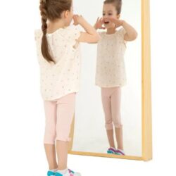 Rappresenta un vero strumento educativo per stimolare la percezione visiva, l’osservazione e la creatività.