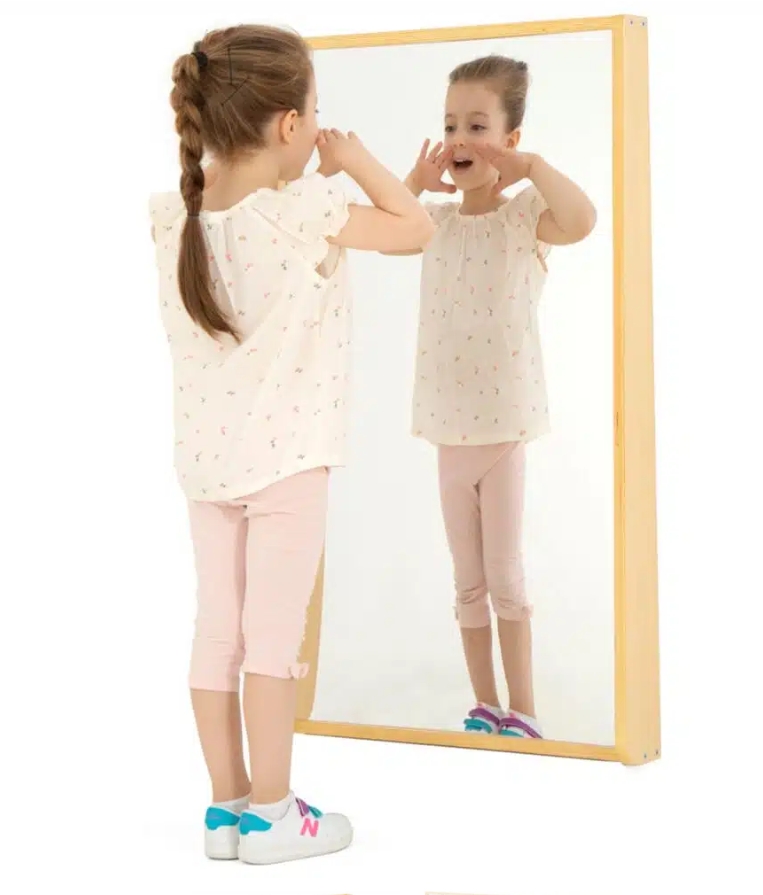 Rappresenta un vero strumento educativo per stimolare la percezione visiva, l’osservazione e la creatività.