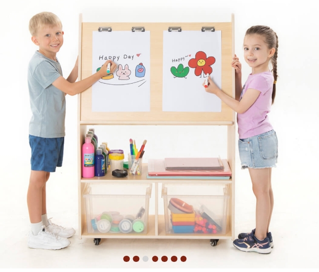 Coniuga funzionalità, sicurezza e un design accattivante a misura di bambino, lo rende uno strumento indispensabile per le attività artistiche quotidiane.