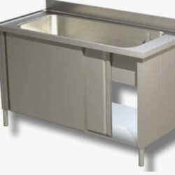 Ogni top è dotato di un’alzatina frontale da 100 mm, studiata per proteggere la parete e contenere eventuali fuoriuscite d’acqua.