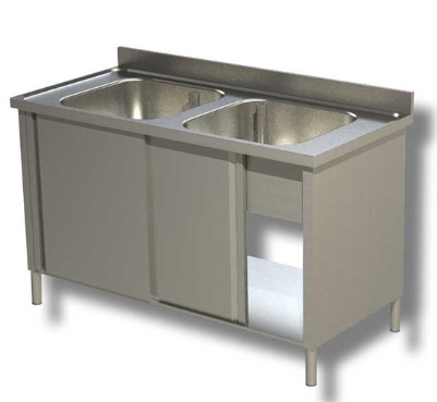 Ogni top è dotato di un’alzatina frontale da 100 mm, studiata per proteggere la parete e contenere eventuali fuoriuscite d’acqua.