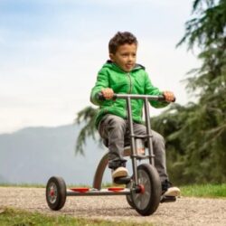Il telaio centrale ovalizzato, progettato in esclusiva per Italtrike, assicura solidità, stabilità e un’ergonomia studiata per l’uso quotidiano dei bambini.