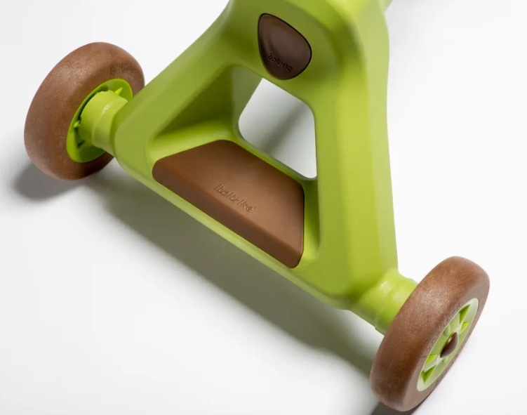 La struttura combina robusta plastica atossica e acciaio inox che assicurano lunga durata.