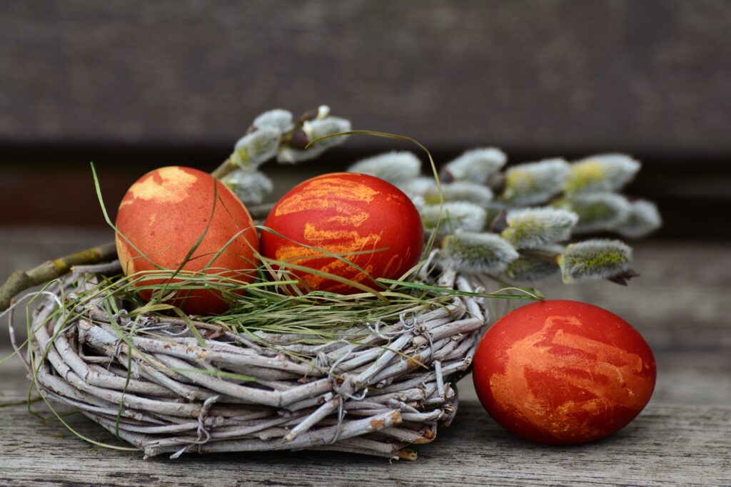 lavoretti di Pasqua montessoriani riciclo e emozione